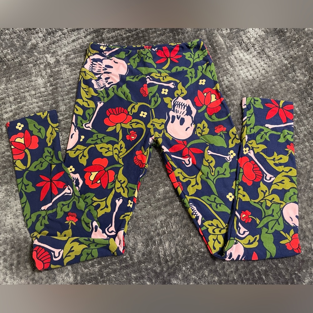 LulaRoe OS Skull Print leggings